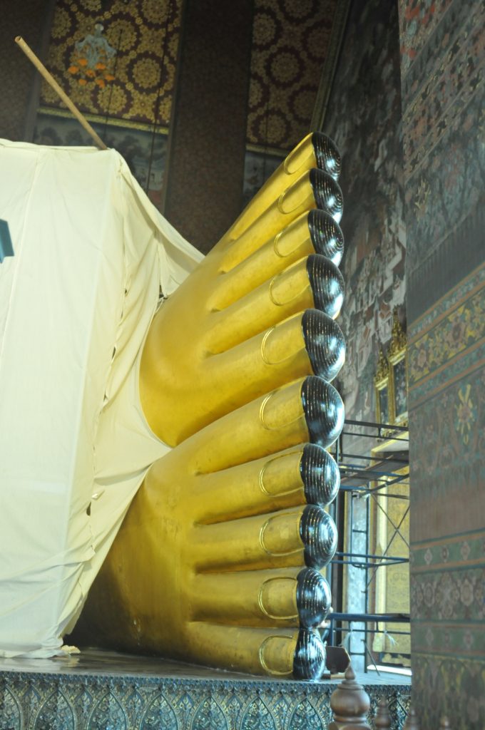 buddha culcat templul wat pho bangkok thailanda