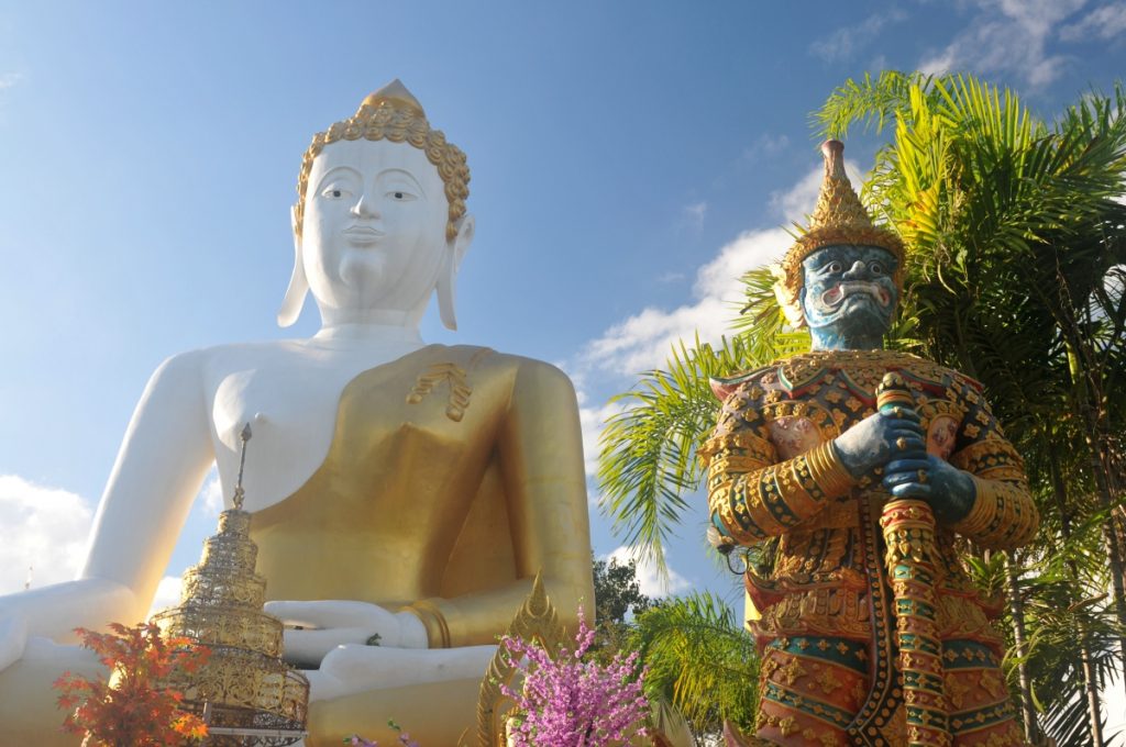templul wat Phra That Doi Kham chiang mai thailanda