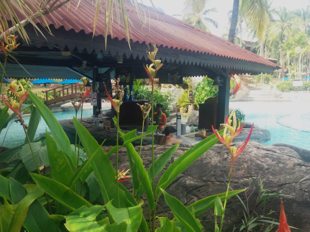 langkawi malaezia obiective turistice berjaya resort bar piscina
