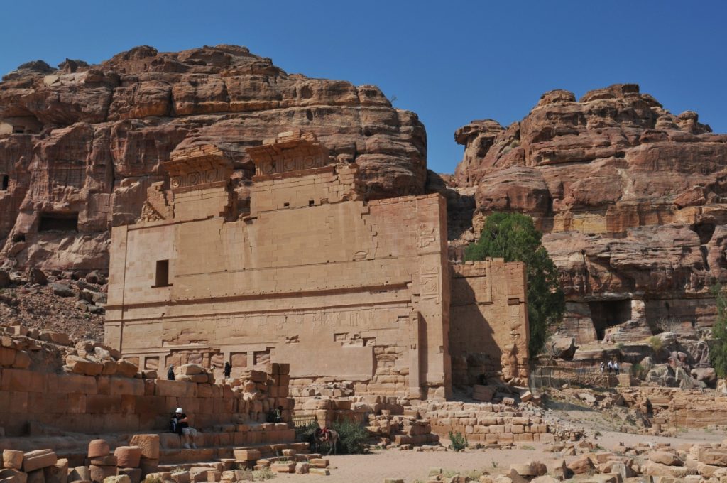 petra obiective turistice iordania templul Qasr al Bint