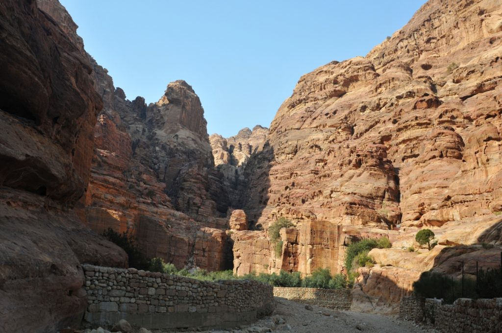 petra obiective turistice iordania verdeață culturi