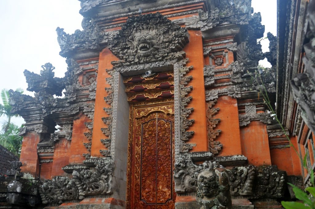 temple bali indonezia saraswati ubud