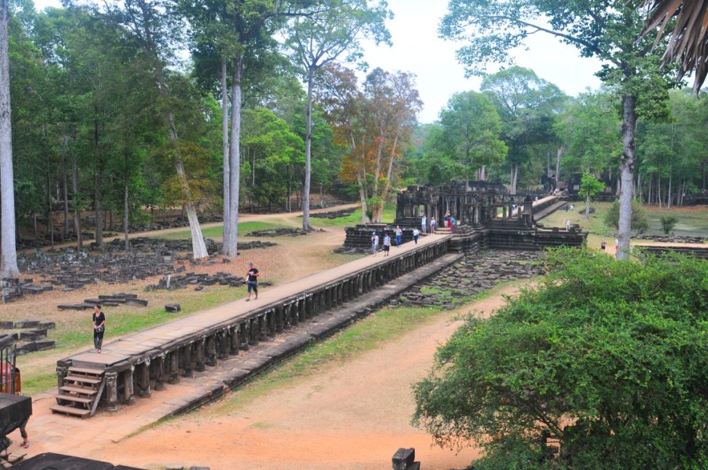 templul baphoun obiective turistice angkor thom cambodgia