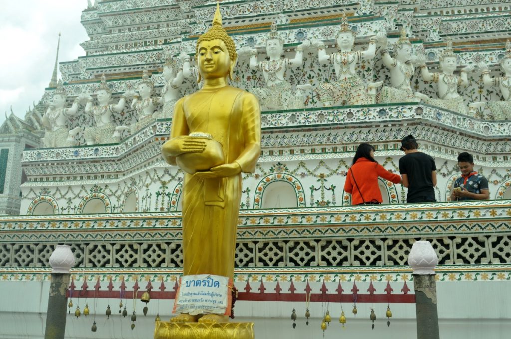 wat arun temple in bangkok thailanda