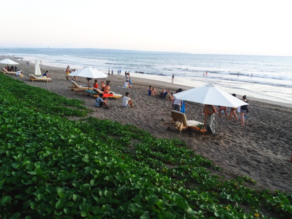 bar Potato Head Beach Club plaja Seminyak bali indonezia