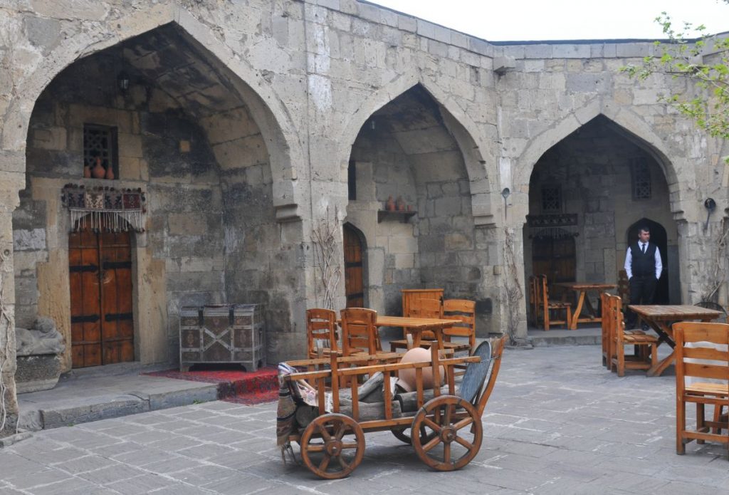 obiective turistice baku azerbaidjan caravanserai