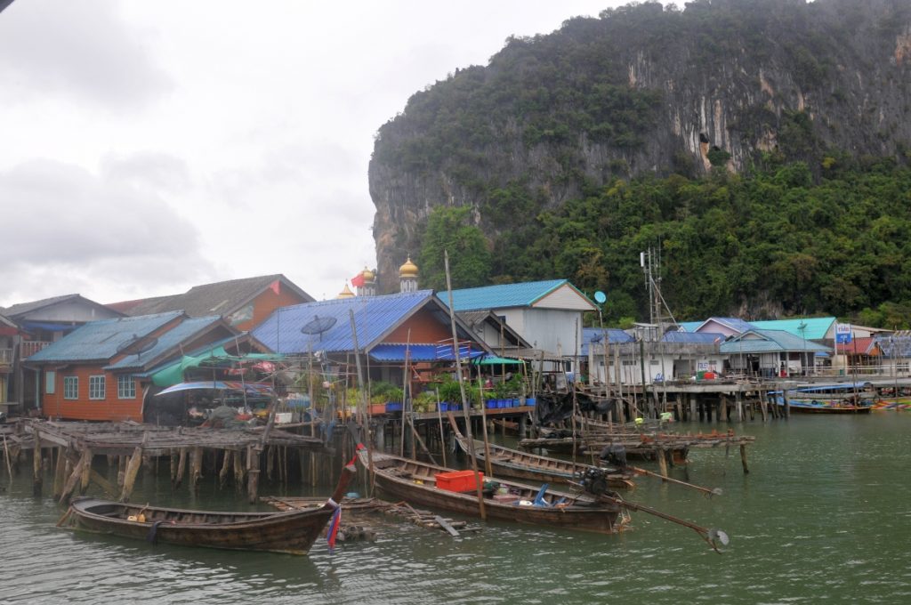 phuket obiective turistice sat pe apă