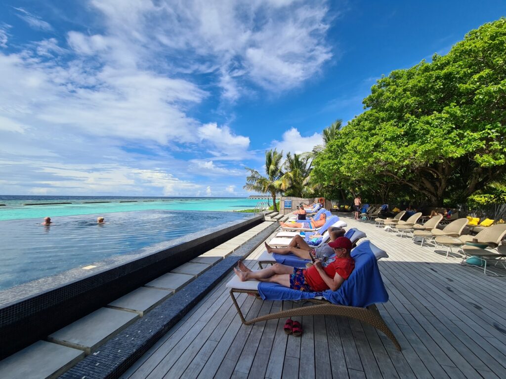 Laguna Bar kuramathi maldive