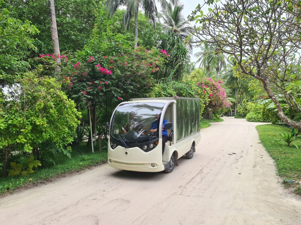 microbuz electric kuramathi maldive