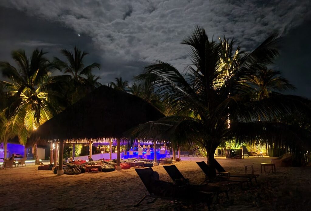 Sand Bar kuramathi maldive