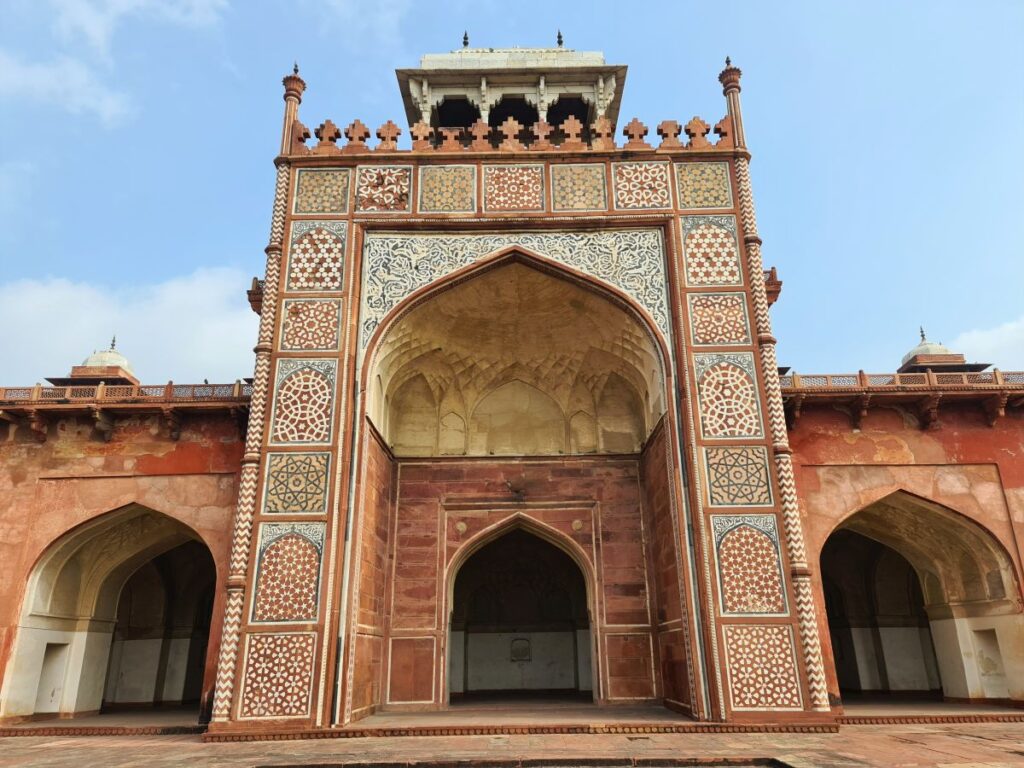 agra obiective turistice mormantul akbar