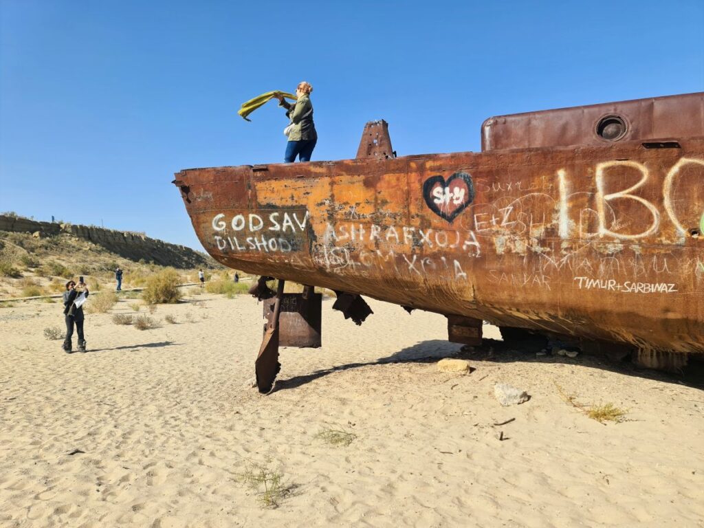 obiective turistice uzbekistan cimitirul nave muinak marea aral karakalpakstan