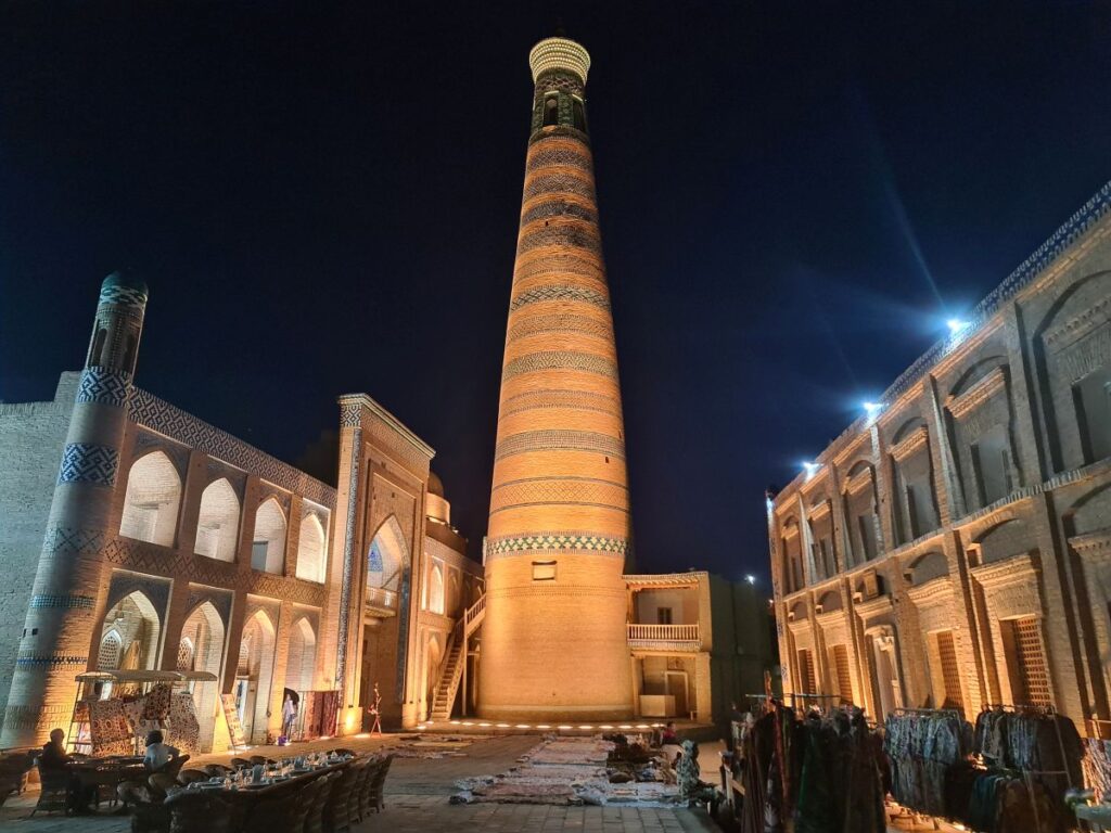 obiective turistice uzbekistan khiva minaretul islam khoja