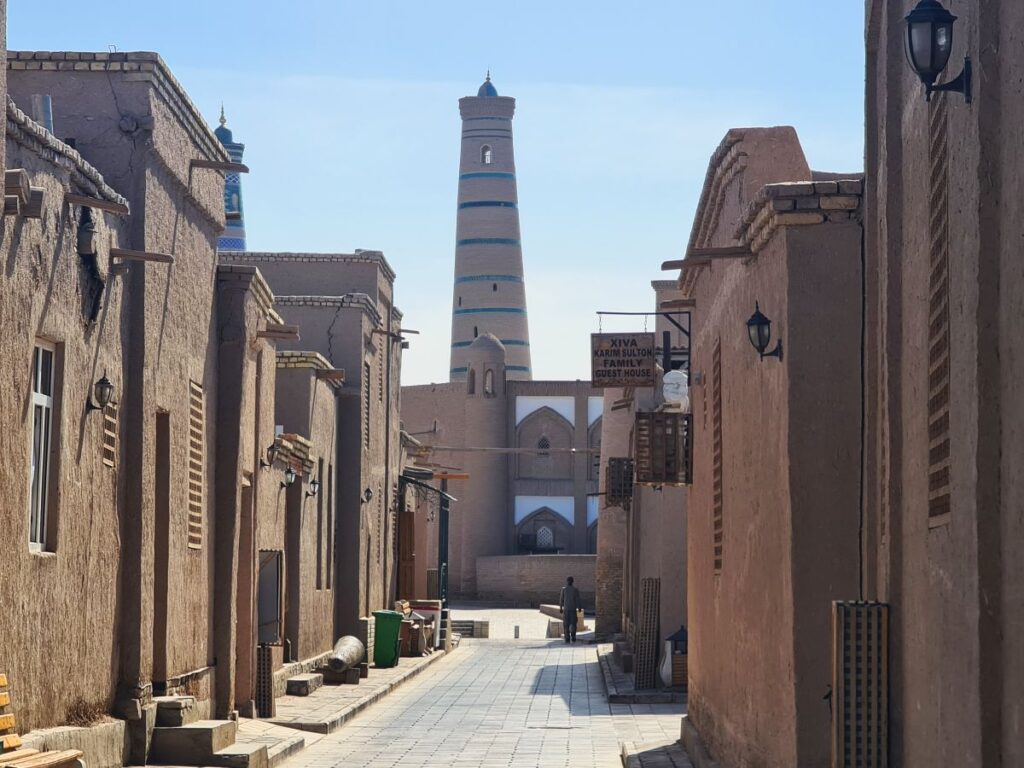 obiective turistice uzbekistan khiva minaretul islam khoja