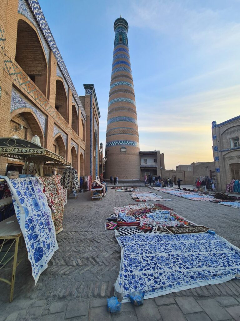 obiective turistice uzbekistan khiva minaretul islam khoja