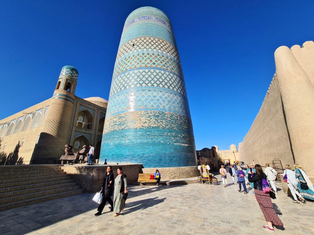 obiective turistice uzbekistan khiva minaretul kalta minor